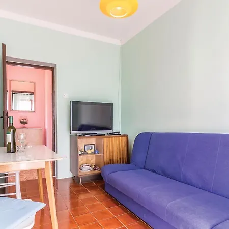 3 Bedroom Beautiful In Appartamento Medolino
