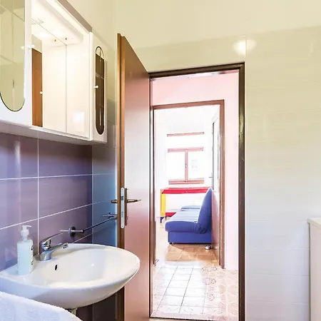 3 Bedroom Beautiful In Medolino